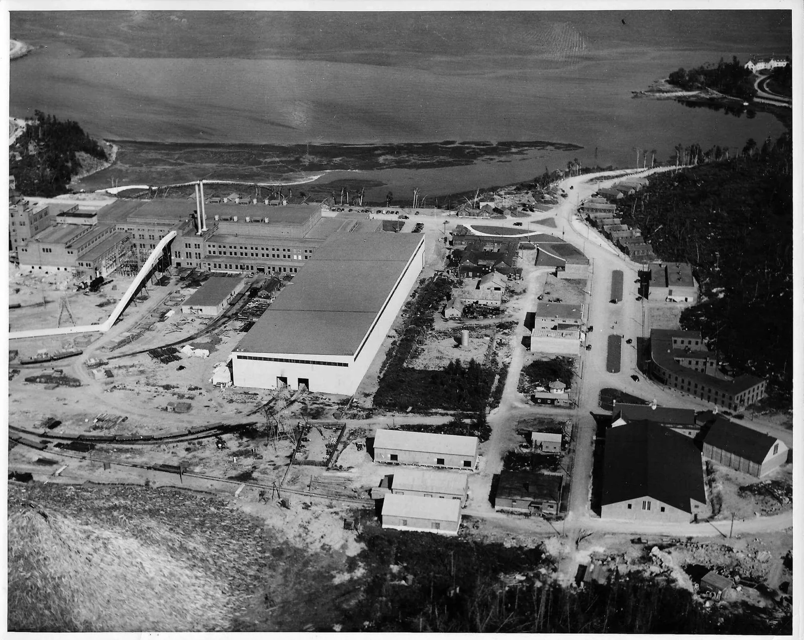 Aerial view of Baie-Comeau en 1939, photograph 1