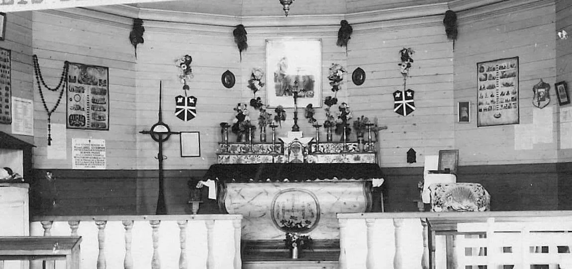 Intérieur de la chapelle et autel associé au Père Labrosse