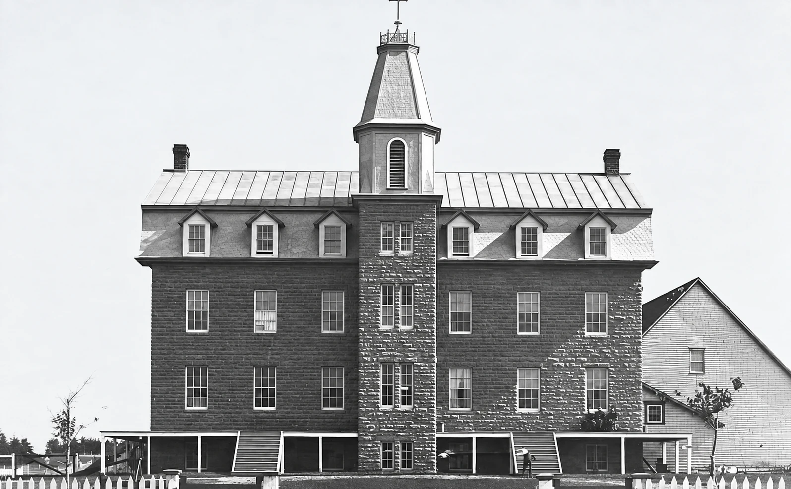 Extérieur du collège en 1898